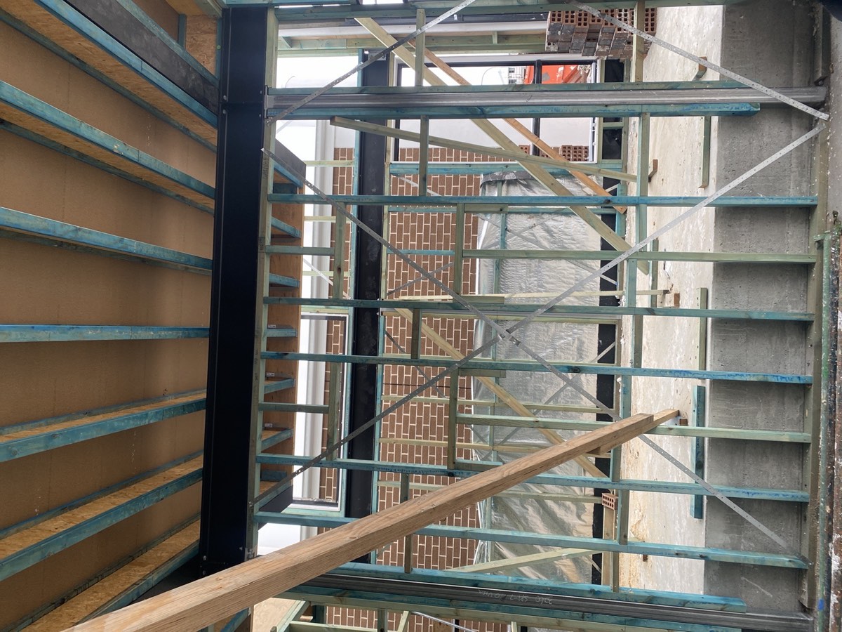 Metal strap to corners not installed, recorded on a frame inspection in Box Hill